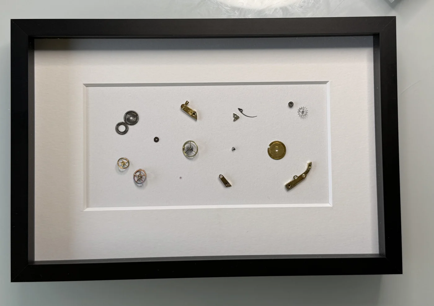 Gerahmtes Kunstwerk aus Uhrenteilen