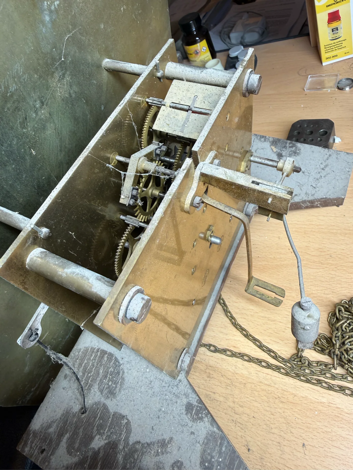 Standuhr Gustav Becker vor der Reparatur